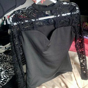 NWOT - Lace long-sleeve choker sweetheart blouse
